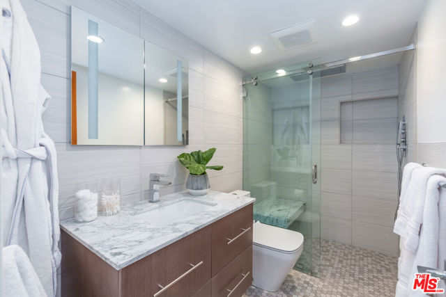 18 Union Jack Street, Marina del Rey CA: https://media.crmls.org/mediaz/3e6e5d52-bddd-4a23-a1db-c01698c5c511.jpg