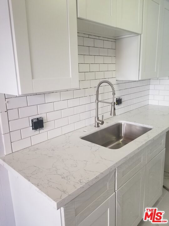 525 S ARDMORE Avenue, Los Angeles CA: https://media.crmls.org/mediaz/3e6e9806-dd89-4e9f-b4f8-1ecde4748f31.jpg