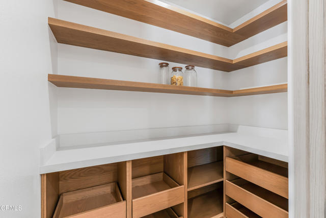 265 W Kelly Road, Thousand Oaks CA: https://media.crmls.org/mediaz/3e6eb733-7174-475e-ba64-45dc95dfe84d.jpg