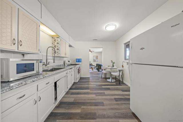 1333 Clove St, El Cajon CA: https://media.crmls.org/mediaz/3e6eba36-aa98-472d-ab87-4aff6fc4b9e0.jpg