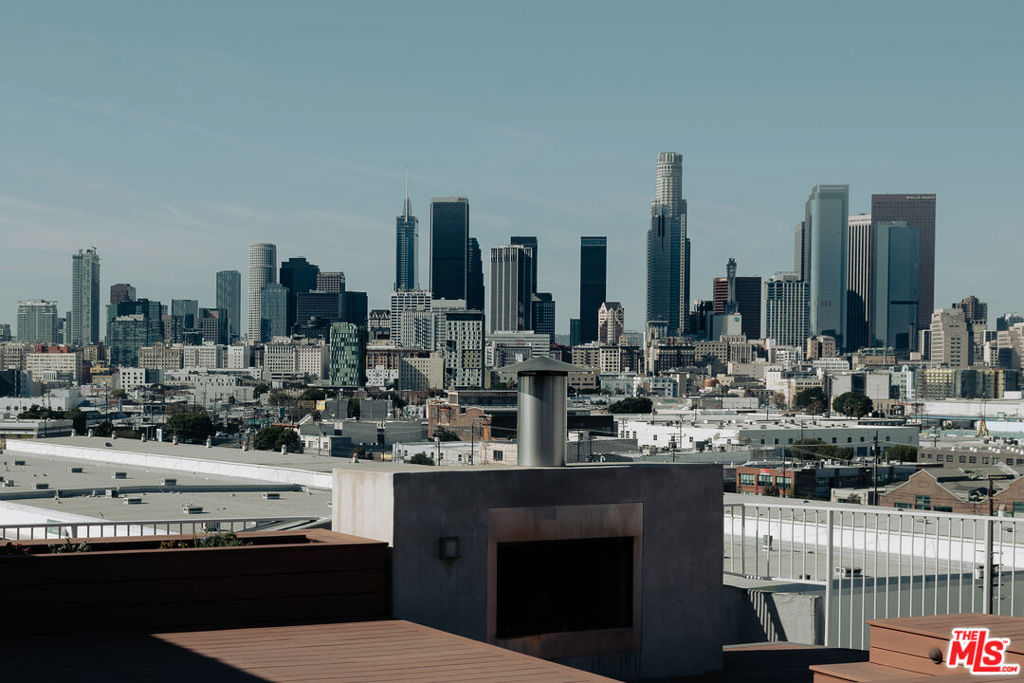 https://media.crmls.org/mediaz/3e6ee4b4-f994-4524-80e1-02d71561814f.jpg?preset=X-Large