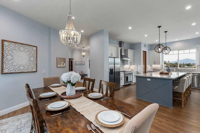 Detail Gallery Image 12 of 34 For 276 Hilltop Dr, Chula Vista,  CA 91910 - 4 Beds | 3/1 Baths