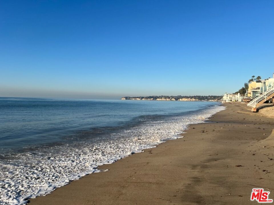 https://media.crmls.org/mediaz/3e6eeeee-6b16-420b-9089-feae03138de0.jpg?preset=X-Large