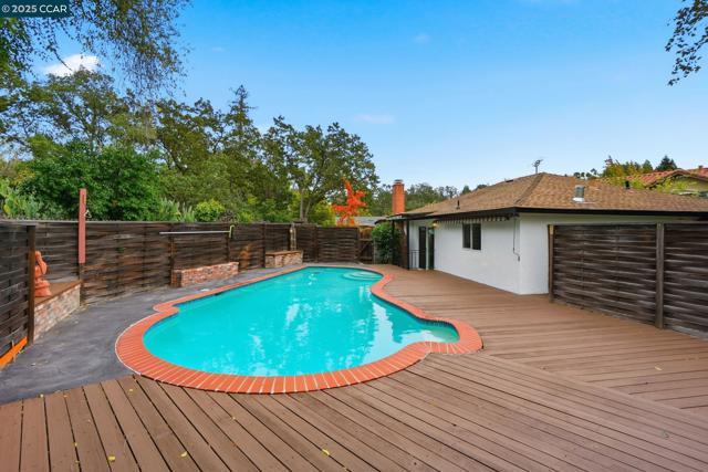 289 Sierra Dr, Walnut Creek CA: https://media.crmls.org/mediaz/3e6ef2c2-8878-4d51-93d0-3ff5d38bd4ba.jpg