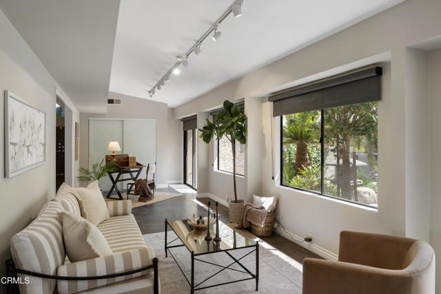 872 Flores De Oro, South Pasadena CA: https://media.crmls.org/mediaz/3e6f0bf3-d081-4707-94d3-ffac5c7304cc.jpg