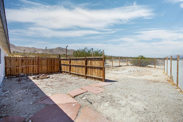 7382 Olympic Road, Joshua Tree CA: https://media.crmls.org/mediaz/3e705dd3-8c0f-4d98-9bc8-9306b9ad03a0.jpg