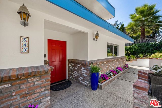 540 Miramonte Drive, Santa Barbara CA: https://media.crmls.org/mediaz/3e711b68-c40e-405e-9b3c-ffa72cca928f.jpg