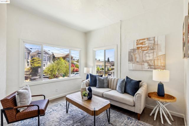 2029 E 22nd St, Oakland CA: https://media.crmls.org/mediaz/3e71a5d2-b66a-4c5c-93c9-4cf8eca69a86.jpg