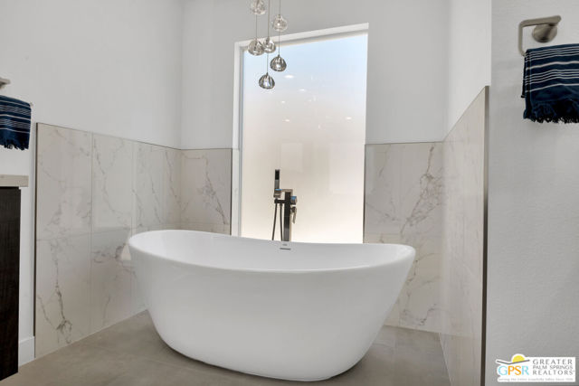 2566 S Calle Palo Fierro, Palm Springs CA: https://media.crmls.org/mediaz/3e71e9f0-21ff-4496-9bae-7ef5ae6e372f.jpg