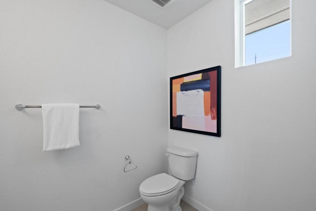 https://media.crmls.org/mediaz/3e722fe2-c104-4ebb-9583-309d50ed1a30.jpg?preset=X-Large