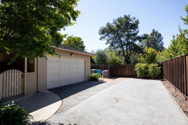 1850 White Oak Drive, Menlo Park CA: https://media.crmls.org/mediaz/3e724760-01de-469c-870e-681ba7580db3.jpg