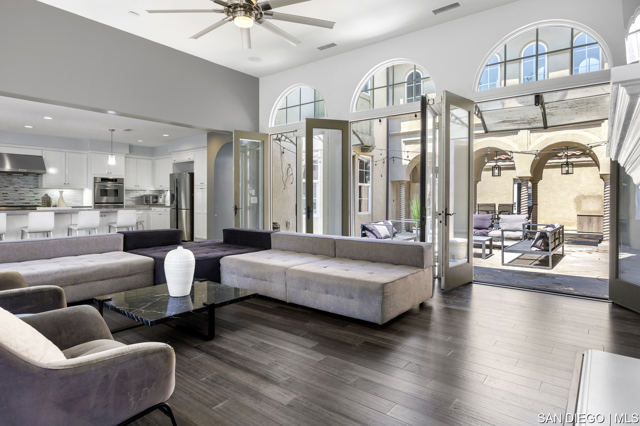 2832 Echo Ridge CT, Chula Vista CA: https://media.crmls.org/mediaz/3e727041-36a6-446a-893e-66e79a225772.jpg