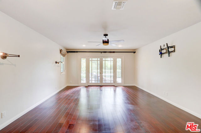 16314 Meadowridge Road, Encino CA: https://media.crmls.org/mediaz/3e72aefd-998b-49ce-9556-0cf8fb23b4ac.jpg