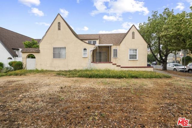 1601 S Shenandoah Street, Los Angeles CA: https://media.crmls.org/mediaz/3e730df1-aa6b-4731-8109-e3c7c7f47366.jpg