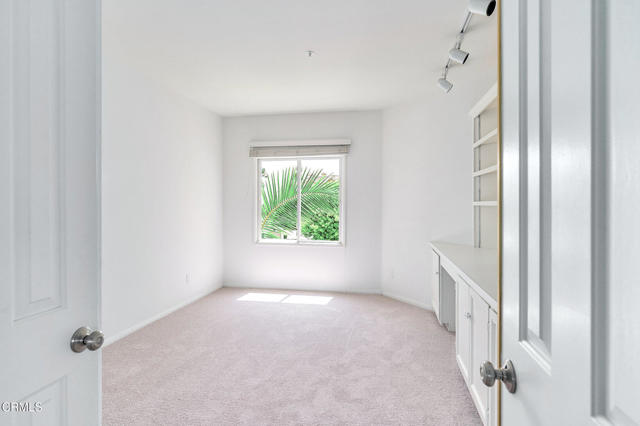 4229 Harbour Island Lane, Oxnard CA: https://media.crmls.org/mediaz/3e731095-5005-403e-a0b2-d75da56d2674.jpg