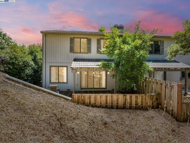 9 Moraine Court, Hercules CA: https://media.crmls.org/mediaz/3e738dc1-49b4-4e46-972c-91eb1ed9f641.jpg