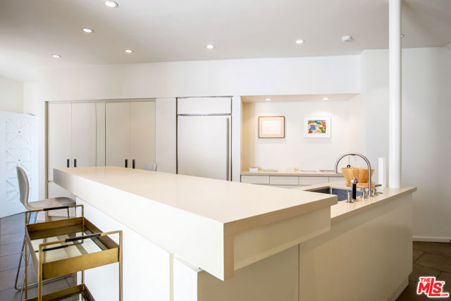 2249 Mountain Oak Drive, Los Angeles CA: https://media.crmls.org/mediaz/3e73eb71-9b0b-4bed-9801-f3bb57882830.jpg