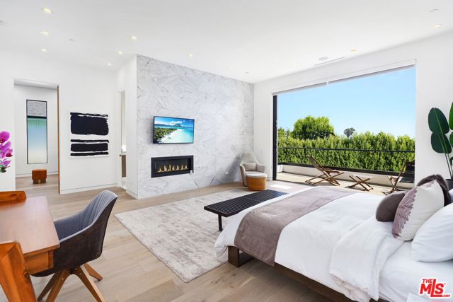 832 N Sierra Bonita Avenue, Los Angeles CA: https://media.crmls.org/mediaz/3e73f784-5c22-433d-b8ff-d09dde128e69.jpg