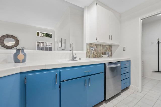 Detail Gallery Image 9 of 38 For 521 Arbor Dr #105,  San Diego,  CA 92103 - 2 Beds | 2/1 Baths