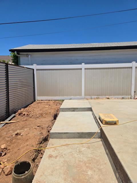 2503 2501 Sumac Dr, San Diego CA: https://media.crmls.org/mediaz/3e74d491-f0e8-4595-931c-de57f1a8b9c1.jpg