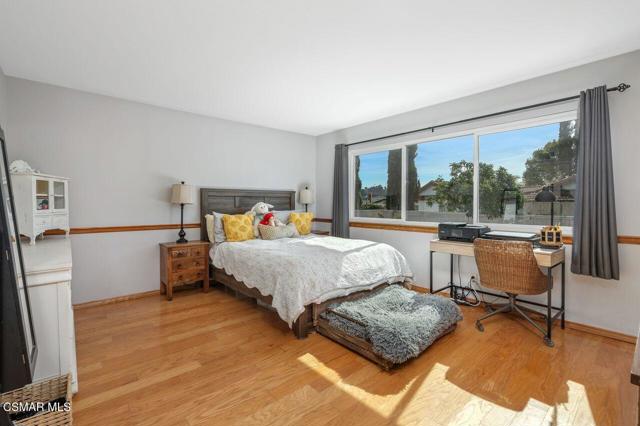 1076 Calle Contento, Thousand Oaks CA: https://media.crmls.org/mediaz/3e74d695-a657-418b-851e-70638033195d.jpg