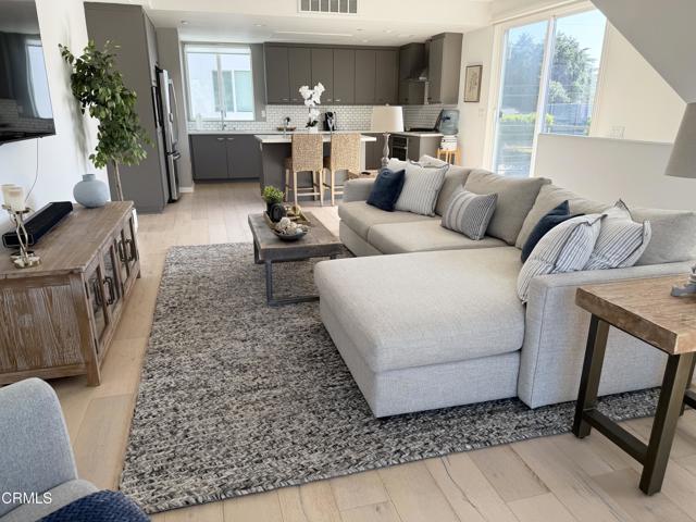 11594 Riverside Drive, Valley Village CA: https://media.crmls.org/mediaz/3e755719-7d27-4c8f-a1db-45ccd8bce690.jpg