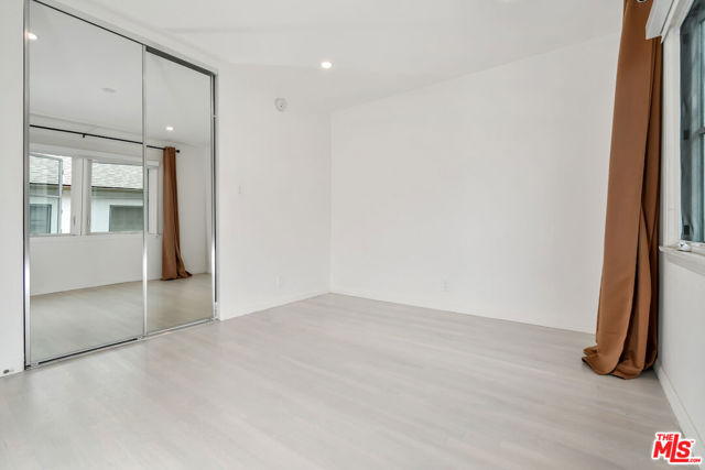 1032 19th Street, Santa Monica CA: https://media.crmls.org/mediaz/3e758c5c-aac5-40b4-b132-b6f3e17e1b9b.jpg