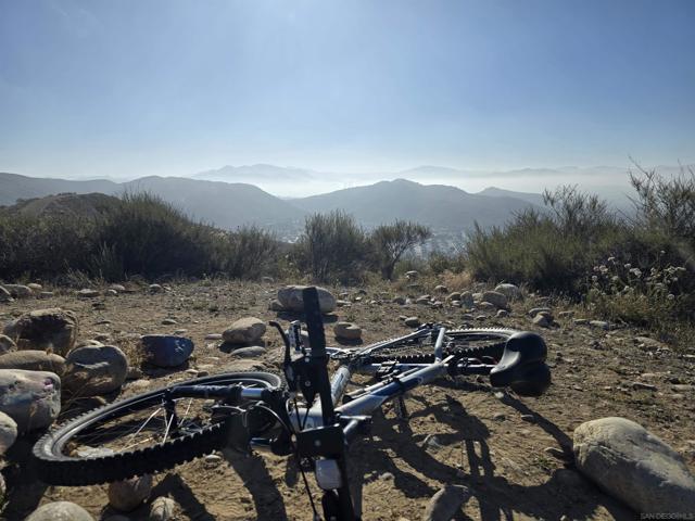 9684 LUTHERAN WAY, Santee CA: https://media.crmls.org/mediaz/3e775df6-f655-4d48-a1b1-24baffb1c551.jpg