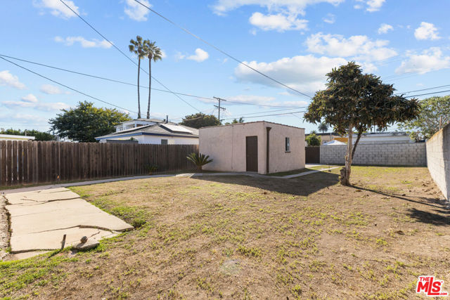 618 W 111th Place, Los Angeles CA: https://media.crmls.org/mediaz/3e7807c2-ee3b-4a01-80e4-791870824e10.jpg