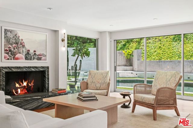 7712 Chandelle Place, Los Angeles CA: https://media.crmls.org/mediaz/3e780bdd-3cc9-4c31-8429-ab34617a0e0f.jpg