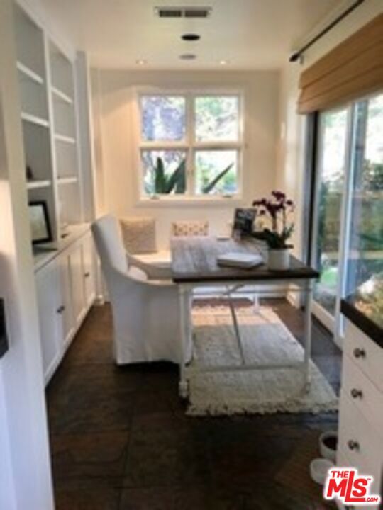 8049 Briar Summit Drive, Los Angeles CA: https://media.crmls.org/mediaz/3e781050-7cdf-4d79-a05a-d9b3942212dd.jpg