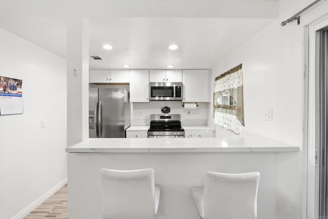 Detail Gallery Image 6 of 14 For 913 Amistad  Ct #D,  El Cajon,  CA 92019 - 2 Beds | 1 Baths