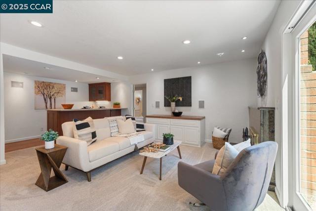 2551 Toltec Cir, San Ramon CA: https://media.crmls.org/mediaz/3e787f83-1983-4ec2-bb23-0c2d1c5a757a.jpg
