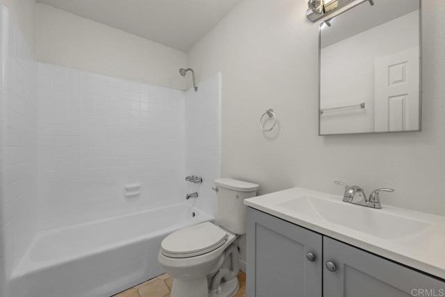 8566 Atlas View Drive, Santee CA: https://media.crmls.org/mediaz/3e78cc64-a10b-4155-872d-1cb31d0fad1c.jpg