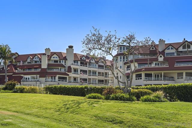 1099 1st St, Coronado CA: https://media.crmls.org/mediaz/3e78e6e2-5285-42af-9b38-509d50c915f7.jpg