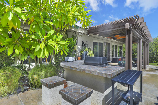 58 Sutton Place E, Palm Desert, CA 92211