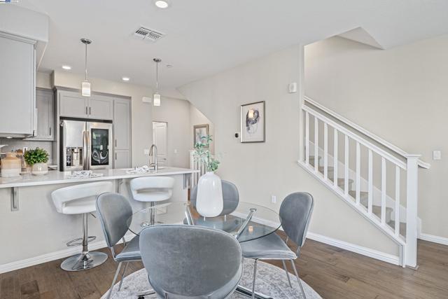 37336 Duckling Ter, Fremont CA: https://media.crmls.org/mediaz/3e793c18-b023-4536-927b-04da8317abd1.jpg