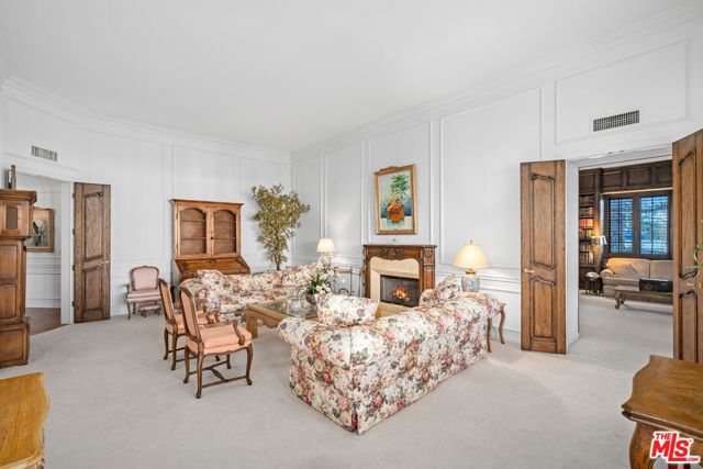 10114 Empyrean Way, Los Angeles CA: https://media.crmls.org/mediaz/3e7a3ea4-0137-4736-a2d2-fe23a3be5c45.jpg