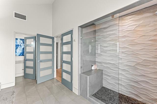 5 Spinnaker Way, Coronado CA: https://media.crmls.org/mediaz/3e7a5368-39e3-4dd0-ad40-9d626fab780a.jpg