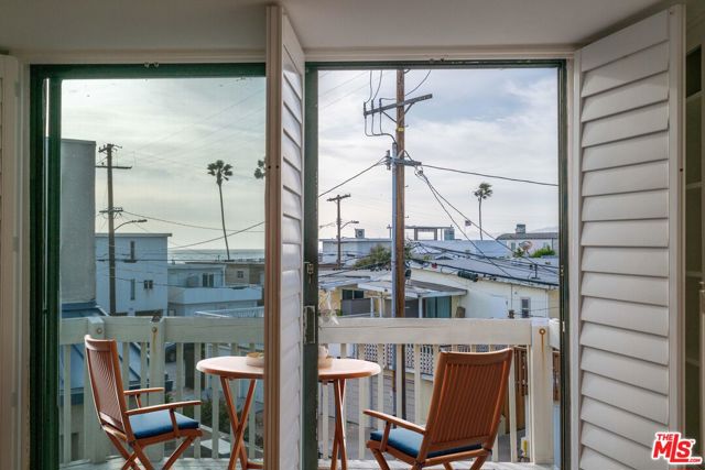 7301 Vista Del Mar, Playa del Rey CA: https://media.crmls.org/mediaz/3e7a587b-6096-4f0b-bdbe-488356d8b9ea.jpg