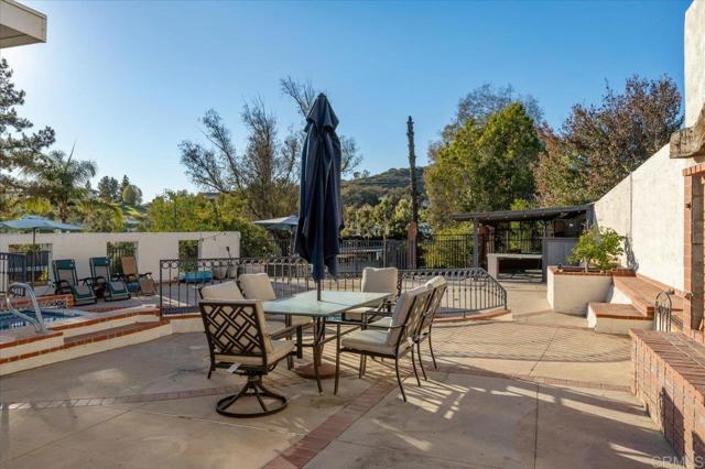 1971 Bernardo Avenue, Escondido CA: https://media.crmls.org/mediaz/3e7ab005-bff3-4120-bc72-c4957670a6e3.jpg