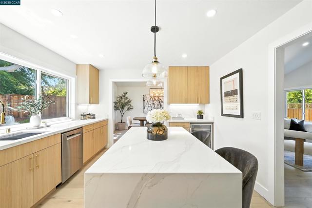 31 Junewood Ct, Danville CA: https://media.crmls.org/mediaz/3e7acc51-9209-48e6-b593-e012e9f36ba8.jpg
