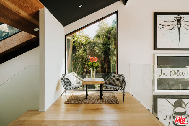 1509 Amalfi Drive, Pacific Palisades CA: https://media.crmls.org/mediaz/3e7ae990-99b8-4ff3-8fcf-b604527bfc71.jpg
