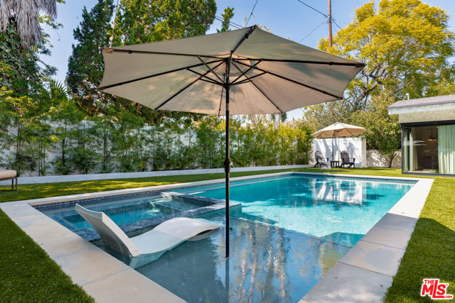 4961 Noeline Avenue, Encino CA: https://media.crmls.org/mediaz/3e7b3558-b76d-4f00-beb3-85fdc04a817f.jpg