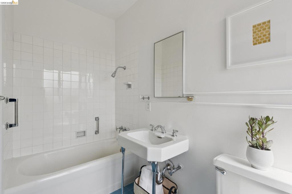 https://media.crmls.org/mediaz/3e7b382b-f3bf-414a-97da-7adfd0ebba53.jpg?preset=X-Large