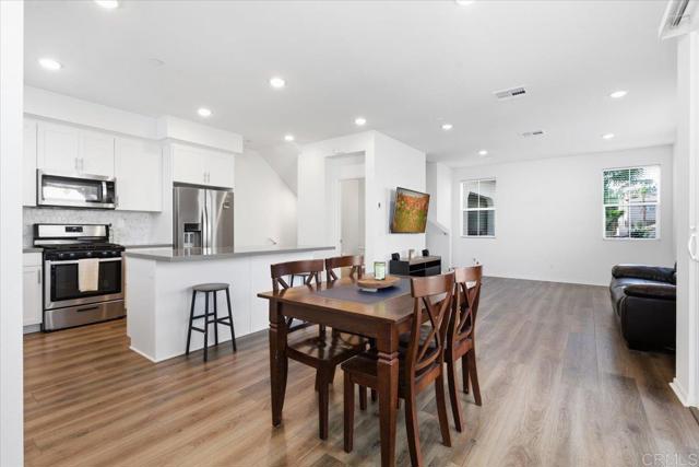 Detail Gallery Image 9 of 37 For 2323 Stardust, Escondido,  CA 92025 - 2 Beds | 2/1 Baths