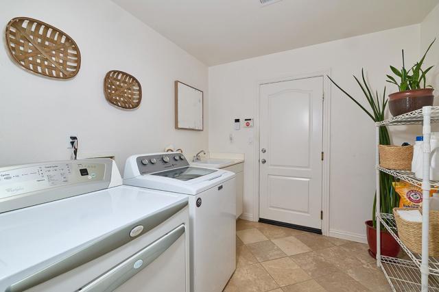 7319 Paseo Capuchina, Carlsbad CA: https://media.crmls.org/mediaz/3e7cf37d-6ae5-4bcb-b6da-c8d121a8d2d2.jpg