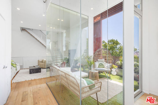 1140 N Formosa Avenue, West Hollywood CA: https://media.crmls.org/mediaz/3e7d860a-bdf9-42e3-ada7-0655cf2fc203.jpg