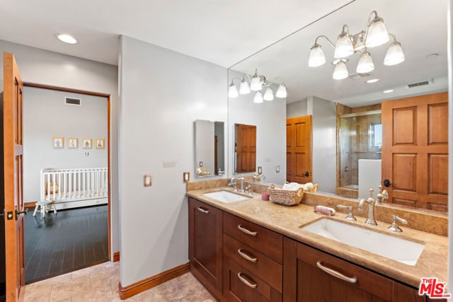 24410 Mulholland Highway, Calabasas CA: https://media.crmls.org/mediaz/3e7de9c6-6aee-45f8-b288-feadffcee16a.jpg