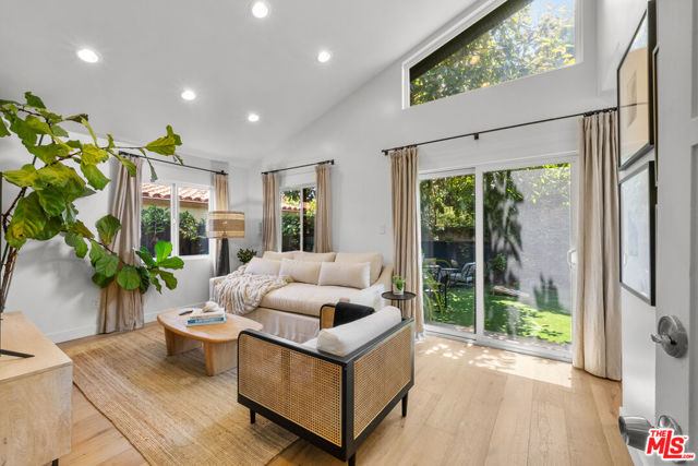 3775 Ashwood Avenue, Los Angeles CA: https://media.crmls.org/mediaz/3e7e711e-526d-4fc6-98c9-6ea2cc736442.jpg
